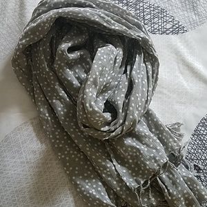 Lightweight scarf